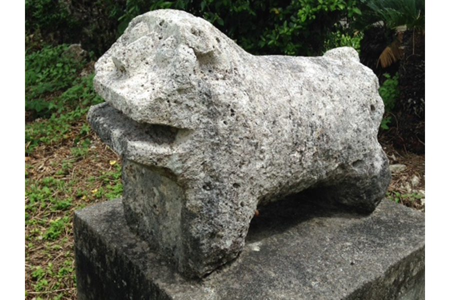 琉球石灰岩製「石獅子（シーサー）」-